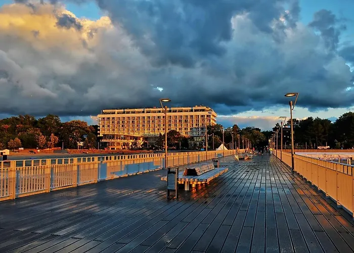 Andar Z Miejscem Parkingowym Lägenhet *